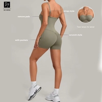 Combinaison de sport pour femme, style short, à bretelles halter, effet push-up fessier, froncée, coupe ajustée, respirante et anti-transpiration