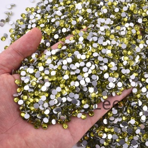 OLeeya Usine Vente en Gros Vert Famille Couleurs Cold Fix Cristaux de Verre Dos Plat Non Hotfix Strass pour la Décoration de Robe - Product Image 3
