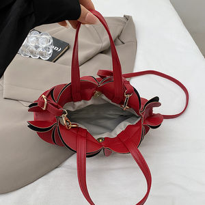 Sac messager tendance pour femme en PU. Avec doublure en polyester. Convient à un usage quotidien. - Product Image 2