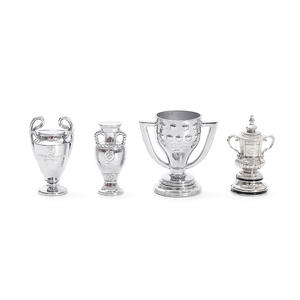 Mini trophée <span class=keywords><strong>de</strong></span> football en alliage <span class=keywords><strong>de</strong></span> zinc 3D moulé sous pression, porte-clés pour le <span class=keywords><strong>ballon</strong></span> d'or, le <span class=keywords><strong>ballon</strong></span> d'or, le Nouvel An - Product Image 4