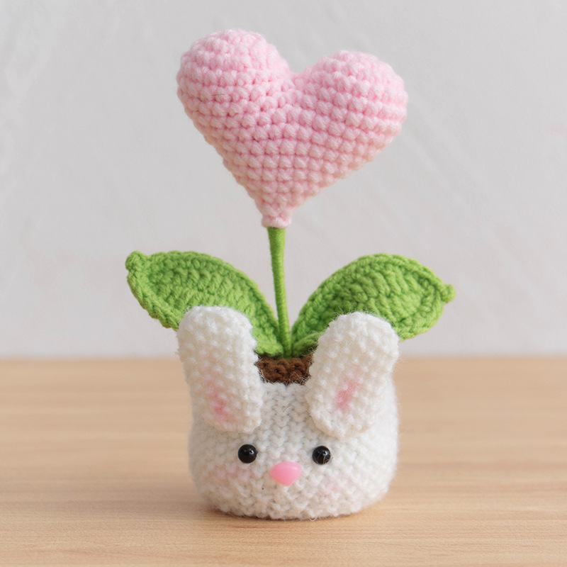 Maceta de Conejo con Corazón Rosa Amoroso