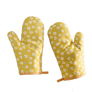 Guantes de Cocina con Diseños Exclusivos para Tiendas de Artículos de Cocina de Alta Gama y Mercados de Regalos de Decoración para el Hogar de Alta Gama a Nivel Mundial - Product Image 1