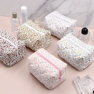 Pochette de maquillage vintage matelassée pour femmes et filles, en coton, à fleurs, grande capacité, trousse de toilette portable - Product Image 4