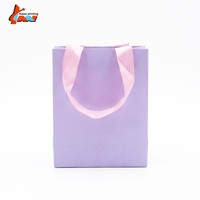Sac cadeau en papier violet personnalisé avec poignée en ruban rose, sacs d'emballage de luxe imprimés pour boutiques, emballages pour cosmétiques et bijoux