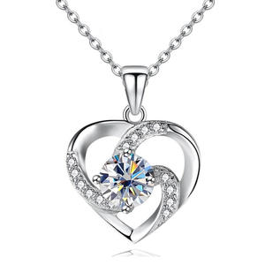 XL1334 Colgante de Corazón en Acero Inoxidable con Baño de Rodio y Cristal Solitario, Joyería Romántica para Mujer - Product Image 1