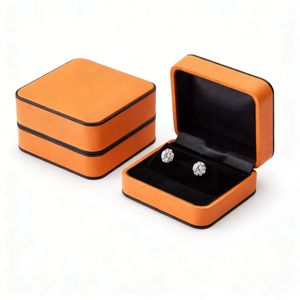 Boîte à boucles d'oreilles de luxe, style minimaliste personnalisé, boîte cadeau en similicuir, insert en velours, logo en relief, service OEM accepté - Product Image 1