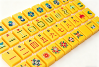 Tuiles de Mahjong de qualité supérieure en gros, jeux de société et de table chinois de haute qualité pour la famille, ensembles de Mahjong américains personnalisés