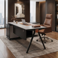 Bureau d'angle de luxe en forme de L avec structure intégrée de classeur pour le travail quotidien du PDG et les zones de négociation avec les clients