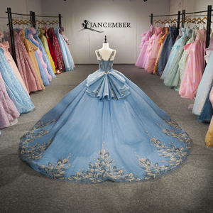 Impresionante Vestido de Quinceañera Azul de Organza con Tirantes Finos, Apliques Florales y Pedrería, Ecológico y Natural, para Fiestas - Product Image 4