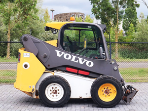 Cargadora VOLVO MC115C en Buen Estado, con Baja Altura al Suelo y Bajo Consumo de Combustible - Product Image 3