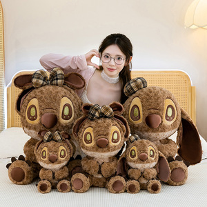 Simpatico Peluche <span class=keywords><strong>Stitch</strong></span> Marrone Cioccolato con Fiocco a Quadri, Giocattolo di Peluche Cartoon <span class=keywords><strong>Lilo</strong></span> & <span class=keywords><strong>Stitch</strong></span>, Morbido Cuscino Soffice, Regalo per Ragazze - Product Image 2