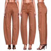 Jean large pour femme avec coutures apparentes, coupe courte, en sergé caramel, idéal pour les brunches décontractés et les journées de rencontre