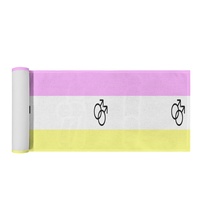 Chemin de table personnalisé arc-en-ciel gay avec motif scintillant, idéal pour la mise en scène de la table de cuisine et la décoration de fêtes à thème maison