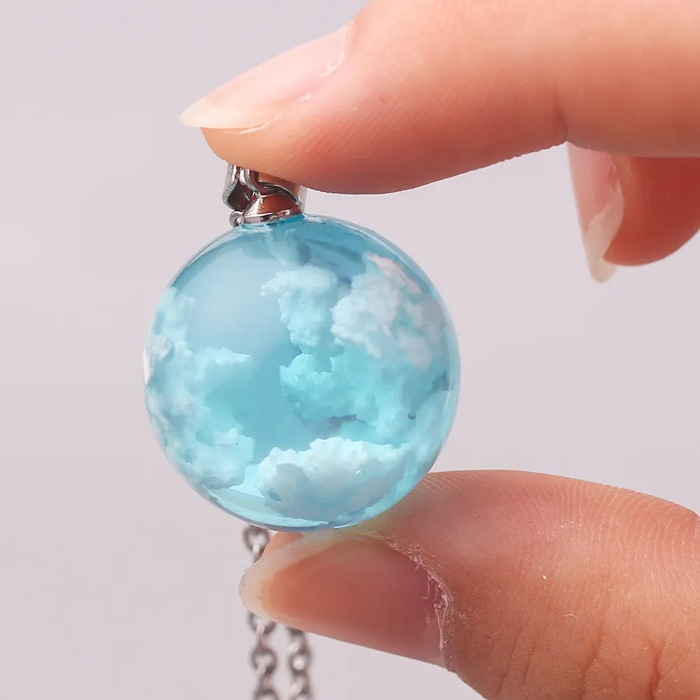 Yaratıcı el yapımı 20mm degrade mavi gökyüzü ve beyaz bulutlar şeffaf reçine topu takılar bayanlar için kolye kolye