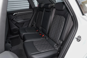 Marchio tedesco <span class=keywords><strong>SUV</strong></span> per Audi <span class=keywords><strong>Q3</strong></span> edizione 2025 quattro 35 TFSI sportivo modello dinamico carburante <span class=keywords><strong>suv</strong></span> nuovo e usato auto in vendita - Product Image 4