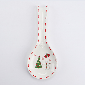 Plateau de Noël festif en céramique à 4 compartiments - Motif Père Noël, sapin et canne à sucre avec bords cousus rouges. - Product Image 2