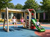 Ensemble de balançoires pour enfants avec toboggan et maisonnette, équipement de terrain de jeu extérieur, combinaison balançoire-toboggan-escalade pour enfants de maternelle