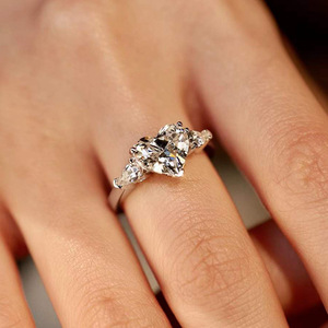 Anello con Zircone a Goccia a Forma di Cuore per Donne, Elegante Stile Principessa e Regina, Gioiello alla Moda per Uso Quotidiano e Feste, Idea Regalo - Product Image 6