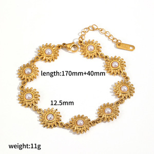 สร้อยข้อมือมุกเทียมลายดอกทานตะวัน ชุบทอง 18K ไทเทเนียมสตีล เครื่องประดับผู้หญิง ของขวัญแฟชั่น - Product Image 5