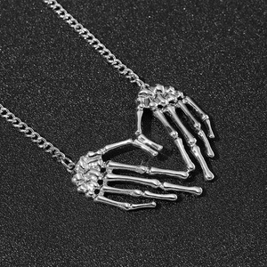 Collar con Colgante de Mano de Esqueleto para Hombre, Cadena de Clavícula de Aleación Estilo Gótico Punk, Uso Diario, Color Blanco - Product Image 1