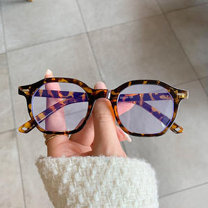 Gafas Qianai con Filtro de Luz Azul, Lentes Planas, Marco de PC, Diseño Irregular para Mujer - Product Image 1