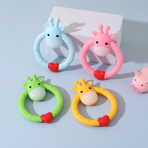 Juguetes al por mayor: Mordedores de silicona personalizados y coloridos para niños, rellenos de agua, novedad 2026, sin BPA, en forma de donut, para bebés. - Product Image 2