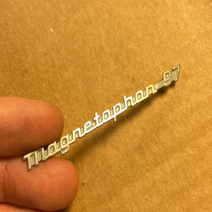 Nuevo y Original, Disponible en Stock, Placa de Identificación Metálica Vintage Telefunken "Magnetophon 97" para Reproductor de Casete - Product Image 2