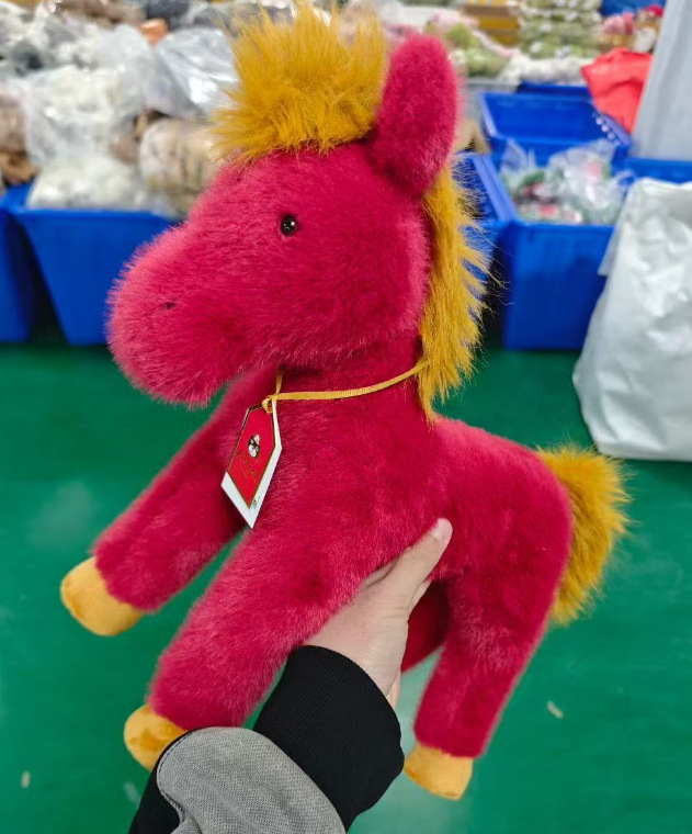 Poney rouge des fêtes