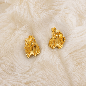 Pendientes de aro minimalistas de acero inoxidable chapados en oro con diseño trenzado de varias bandas, venta al por mayor OEM/ODM, joyería para mujer - Product Image 3