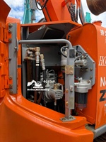 Excavatrice Hitachi Zx135 d'occasion, d'origine japonaise, 14 tonnes, 95% neuve, faible nombre d'heures, diesel, sur chenilles, hydraulique, certifiée CE, à vendre
