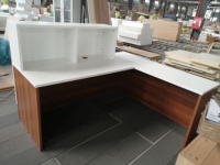 Comptoir de réception en MDF brillant avec placage, poste de travail de bureau pour projet commercial