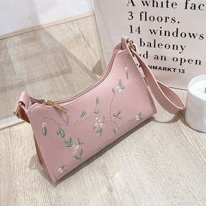 Sac à bandoulière brodé I-0646 pour femme, sac à main élégant et tendance - Product Image 3