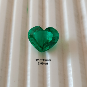 Pierre précieuse verte de laboratoire brillante, taille cœur, pierre brute, haute clarté, forme personnalisée, qualité supérieure pour la fabrication de bijoux faits à la main - Product Image 4