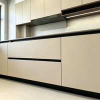 Meuble de cuisine modulaire moderne sur mesure, en kit, matériaux écologiques ignifuges, finition beige mate, poignée à LED intégrée