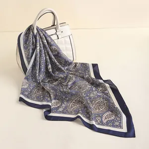 Venta al por mayor 2024 bufandas de seda personalizadas diseñador estampado floral 70*70cm carta poliéster satén bufanda para mujeres con estilo
