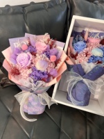 Bouquet de roses romantiques de qualité supérieure, personnalisé et emballé dans une boîte - Fleurs préservées artisanales, cadeaux pour la Saint-Valentin, les anniversaires, la fête des mères, pour elle, éternelles