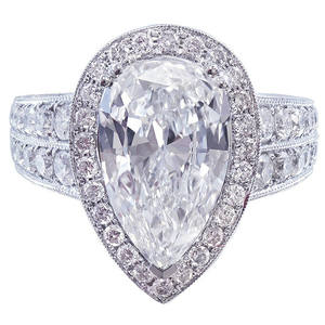 Anello di fidanzamento da donna F931 in platino con diamante naturale taglio a pera e pietre laterali in diamante colore D - Product Image 1