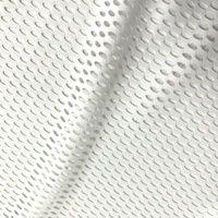 Tissu en dentelle douce de couleur blanc cassé