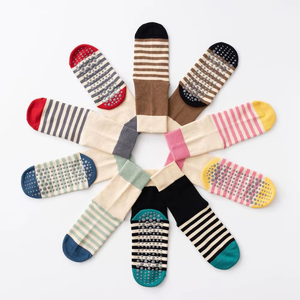 Özel Logo ekip Pilates çorabı sapları ile kadınlar pamuk kaymaz Yoga çorap Barre bale Pilates kavrama çorap - Product Image 3