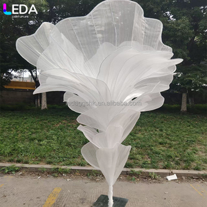 LEDA Nouveauté Décoration de fête Fleur géante faite à la main Grande fleur artificielle en soie blanche en organza pour mariage - Product Image 4