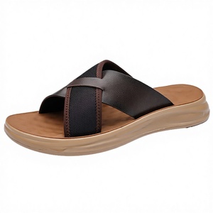 Nuevas Sandalias de Hombre para Exportación a EE. UU., Tallas 38-44, Diseño Cruzado, de Moda, con Amortiguación de Cuero PU, Suela Gruesa Abierta, Zapatillas Clásicas para Exteriores, Fábrica de Guangzhou - Product Image 1