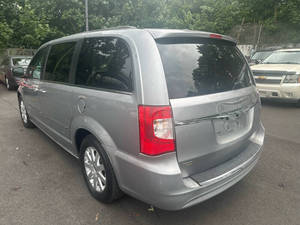 Venta al por mayor de minivans usadas 2015 de 4 puertas con volante a la izquierda, asientos de cuero, cámara trasera, control de crucero adaptativo y luces LED. - Product Image 4