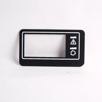 Plaque acrylique de 2 mm, résistante aux UV, capable de créer des surfaces givrées, et offrant des services de découpe personnalisés.