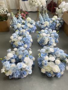 Centro de Mesa de Flores Artificiales Blancas y Azules de Alta Calidad GreenLife Exclusive de 60 cm para Decoración de Mesa de Boda y Banquete - Product Image 6