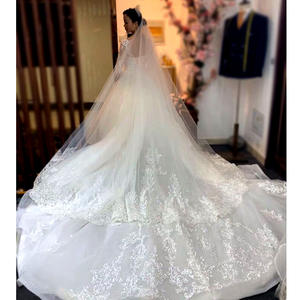 Vente en gros d'usine personnalisable longueur longue <span class=keywords><strong>voile</strong></span> <span class=keywords><strong>de</strong></span> <span class=keywords><strong>mariée</strong></span> dentelle <span class=keywords><strong>voile</strong></span> <span class=keywords><strong>de</strong></span> dentelle <span class=keywords><strong>diadème</strong></span> robe <span class=keywords><strong>de</strong></span> <span class=keywords><strong>mariée</strong></span> longue blanche <span class=keywords><strong>avec</strong></span> grand train - Product Image 1