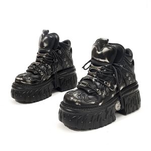 Zapatos de Plataforma Estilo Gótico Oscuro Unisex - Zapatos Elevados de Metal Punk, Botas de Motero con Aspecto Desgastado - Product Image 6