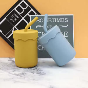 Nouveauté : Gobelets d'apprentissage en silicone de qualité alimentaire pour bébé, sans BPA, avec paille en silicone pour l'alimentation et l'apprentissage - Product Image 1