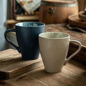 Mug à rayures verticales gaufrées, minimaliste et exquis, tasse en céramique rétro, tasse à café et à eau de qualité supérieure pour la maison et le bureau - Product Image 3