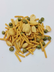 Mélange de haricots avec bâtonnets, Snack savoureux triple croustillant : pois, cacahuètes et bâtonnets - Product Image 3