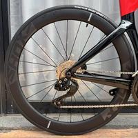 Vélo de route KOZO 7,9 KG 105 24 vitesses en fibre de carbone, cadre aérodynamique, freins à disque hydrauliques, roues à rayons légères de course 700C